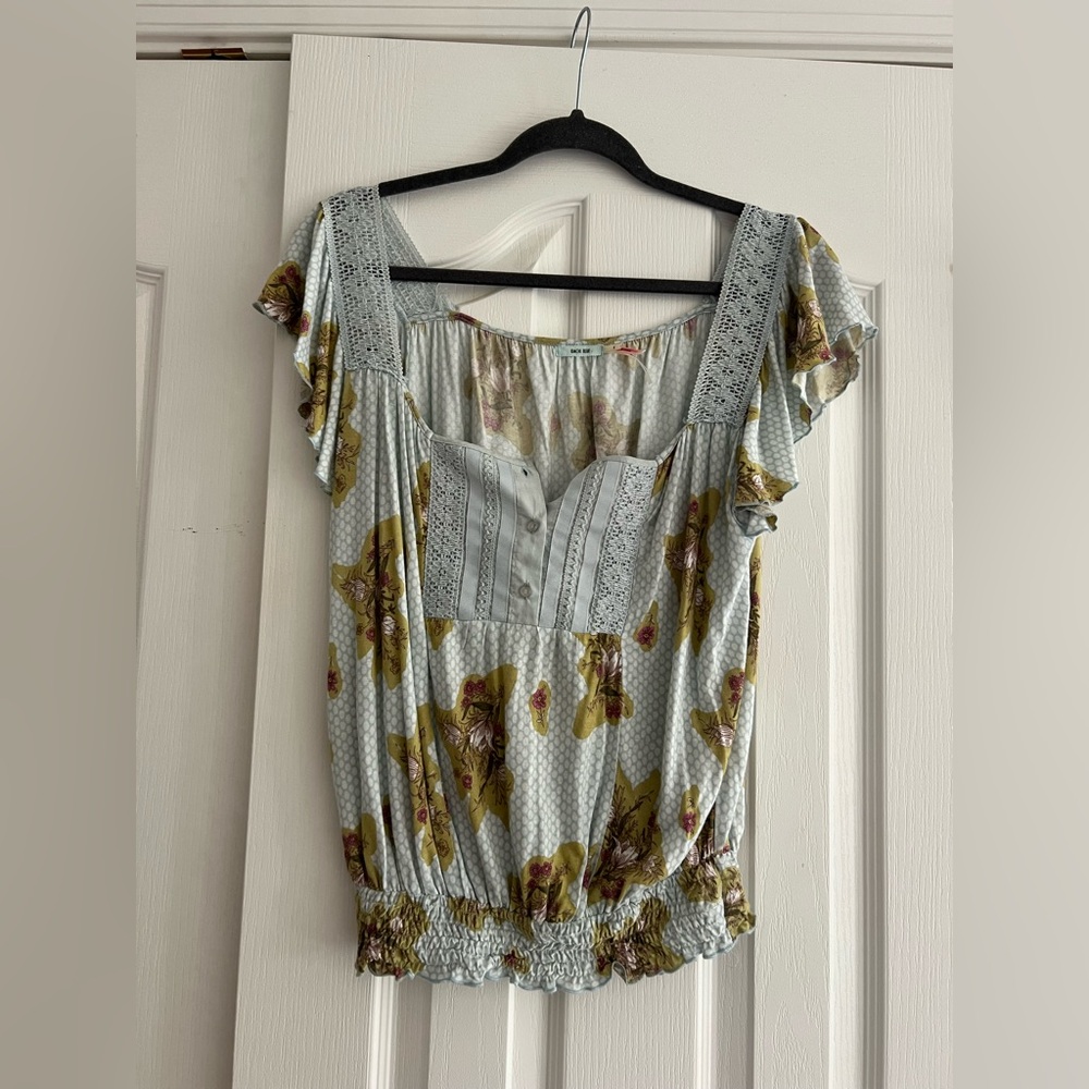 Kimchi Blue Floral top